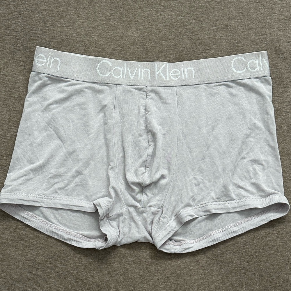 Calvin Klein Men's Ultra Soft Modern Trunk Lilac size M